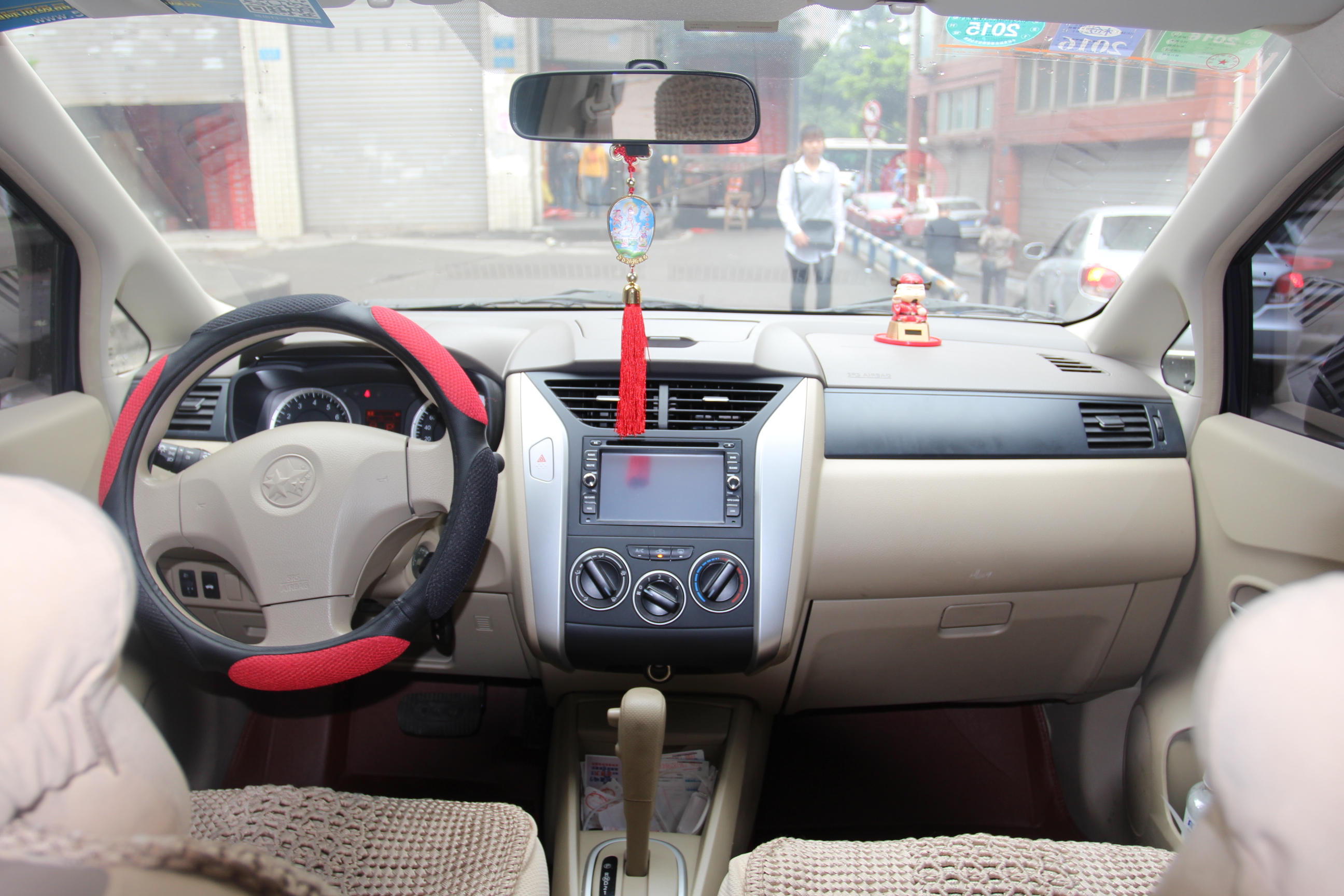 内饰-中控安全指示灯正常,气囊等被动安全项正常