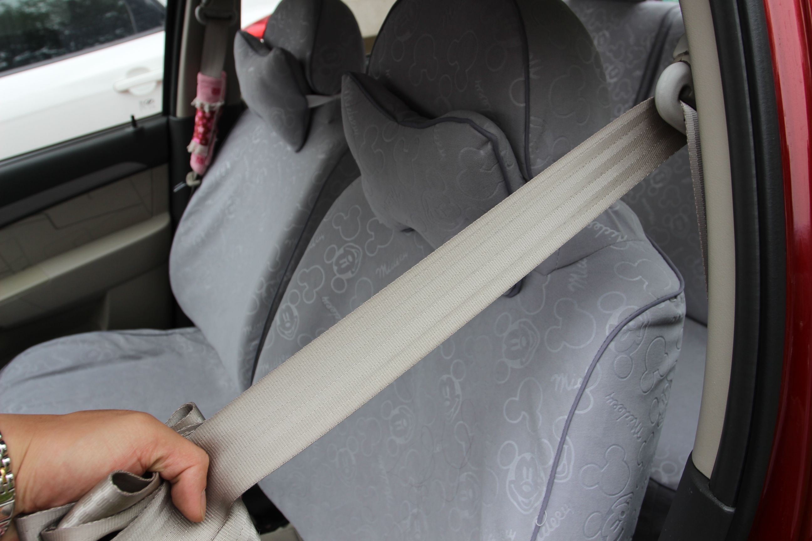 安全带根部无水泡痕迹,无霉斑,无异味,非泡水车