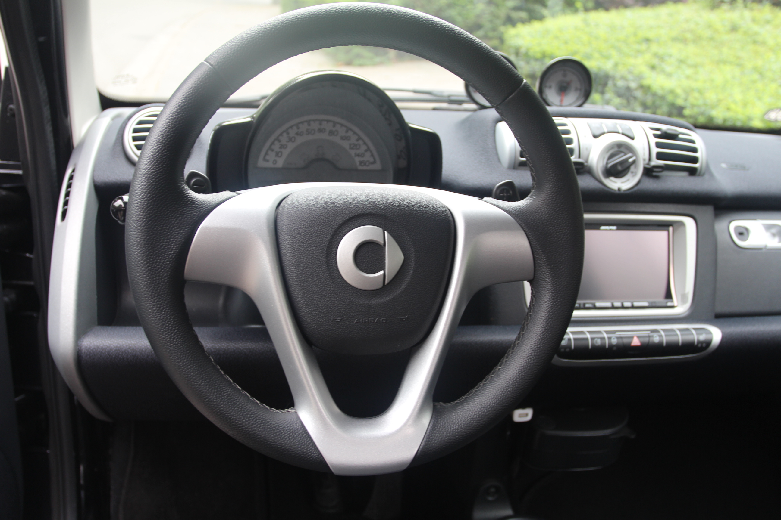 方向盘真皮包裹,握感出色